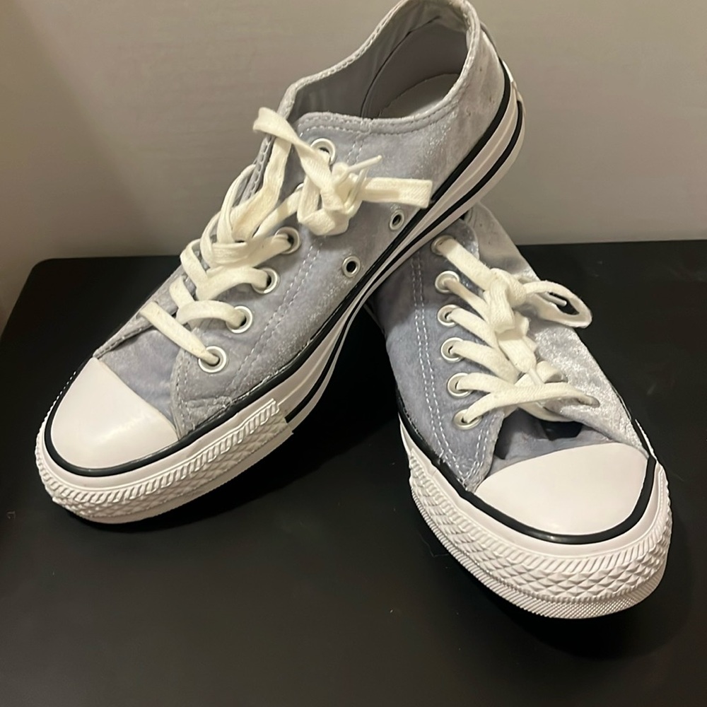 Converse Gray and White Sneakers Classic Low-Top Design Size 7 but fits Size 8